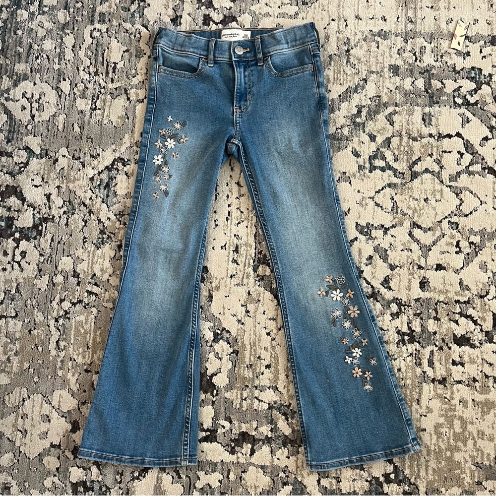 Abercrombie Kids High Rise flare embroidered medium wash size 7/8